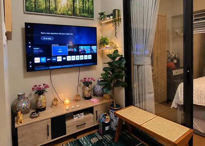 Apartment Brand New Fully Furnished 1 Bedroom With Balcony In Paranaque *