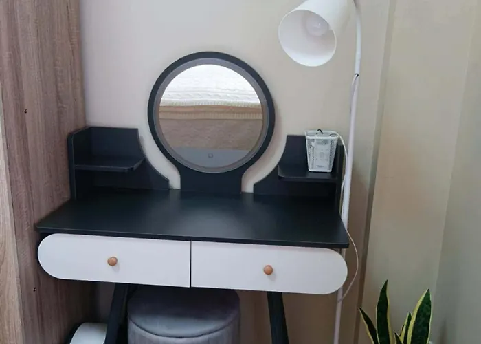 Apartment Brand New Fully Furnished 1 Bedroom With Balcony In Paranaque *
