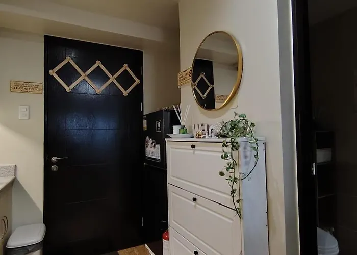 Brand New Fully Furnished 1 Br With Balcony In Parañaque Apartamento