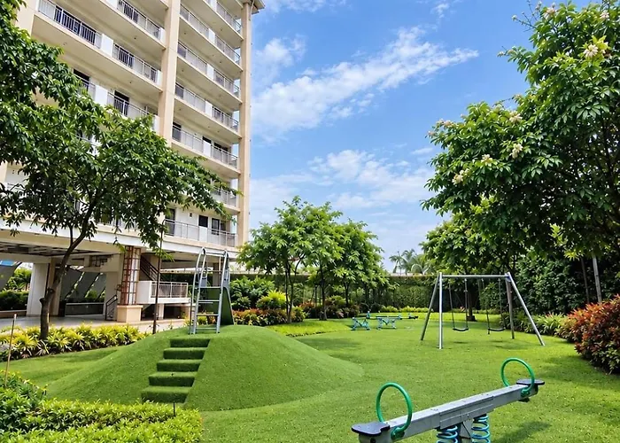 Brand New Fully Furnished 1 Br With Balcony In Parañaque Apartamento *